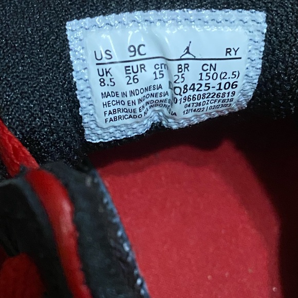 Nike Air Jordan Retro 1 Sneakers - Picture 6 of 7
